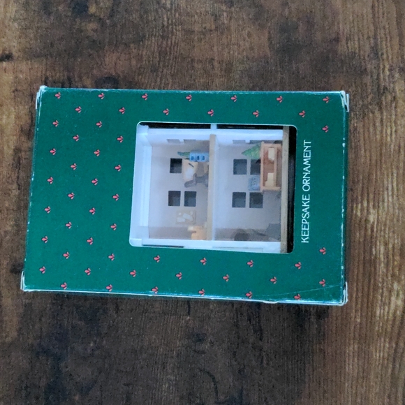 Hall bros card shop collectors series ornament 1988 - Picture 3 of 3